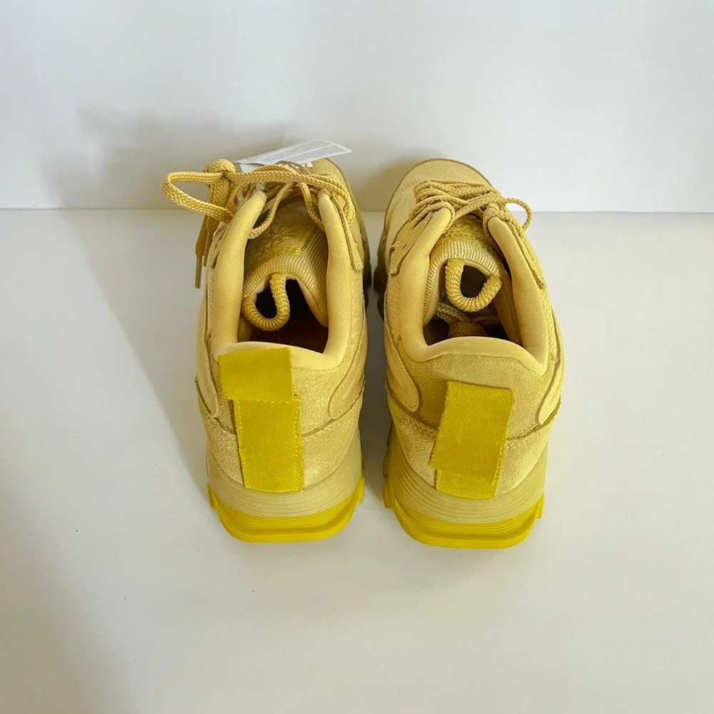 CL CARDI V2 Reebok Juniors size 6 Bright Yellow Sneakers